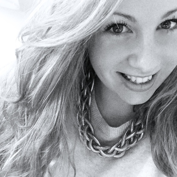 Meet your Posher, Hayley - Picture 1 of 2